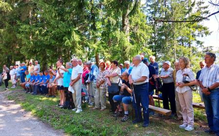 Spominska slovesnost na Trotovem vrhu na Strojni (2)